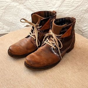 Bull boxer size 8 leather & plaid boots